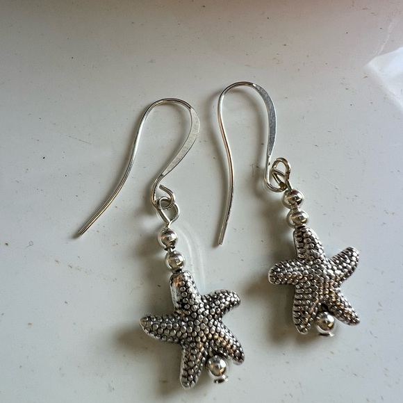Silver plated Star Fish Earrings hammered for that special look. Timeless - Picture 1 of 5
